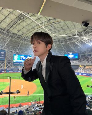 Baekhyun Instagram - 🎤⚾️ @mlb
