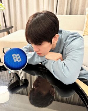 Baekhyun Instagram - #광고 🤩 #BeosoundA1 
#BangOlufsen #ADERERROR #뱅앤올룹슨