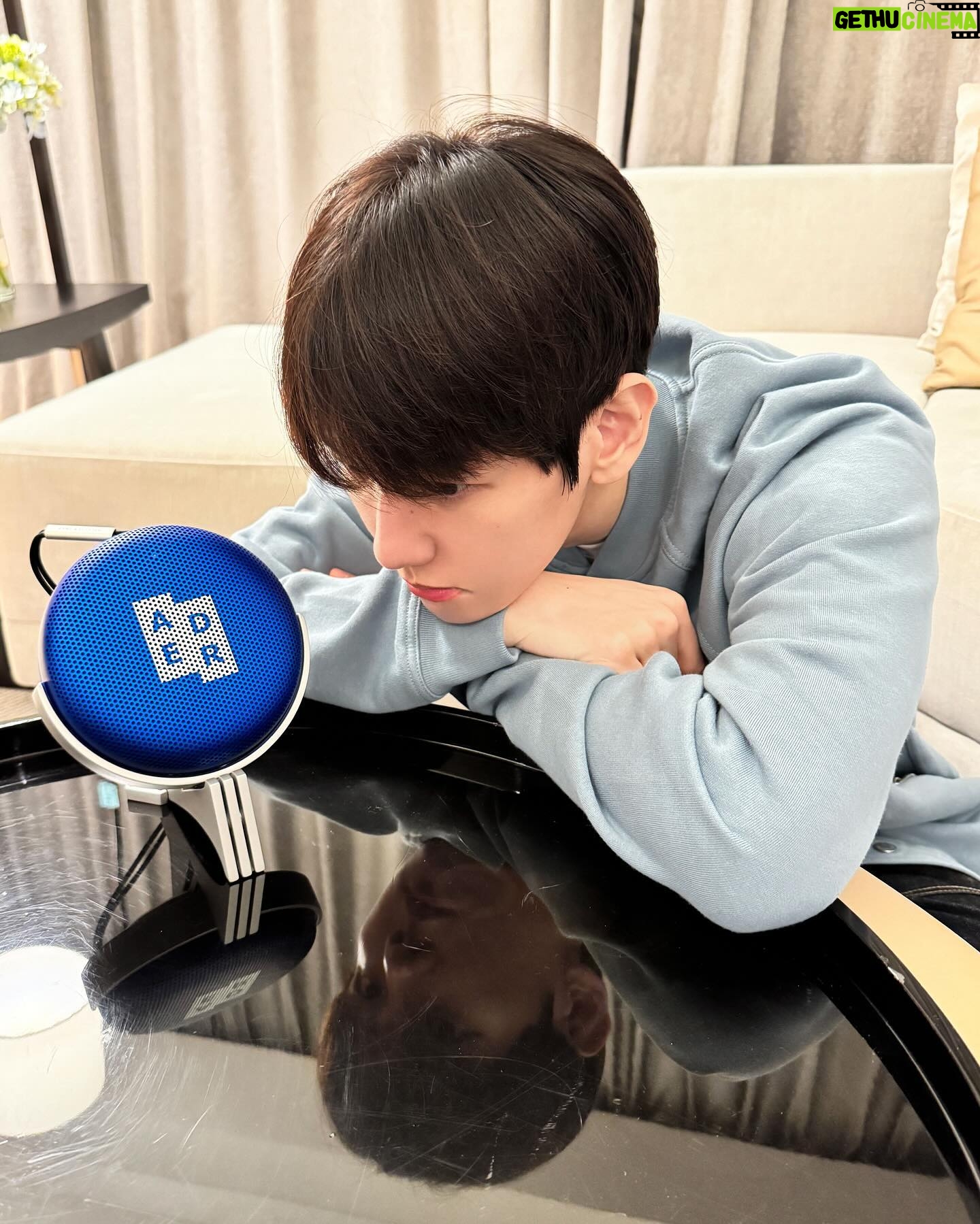 Baekhyun - 0.9 Million Likes - #광고 🤩 #BeosoundA1
#BangOlufsen #ADERERROR #뱅앤올룹슨