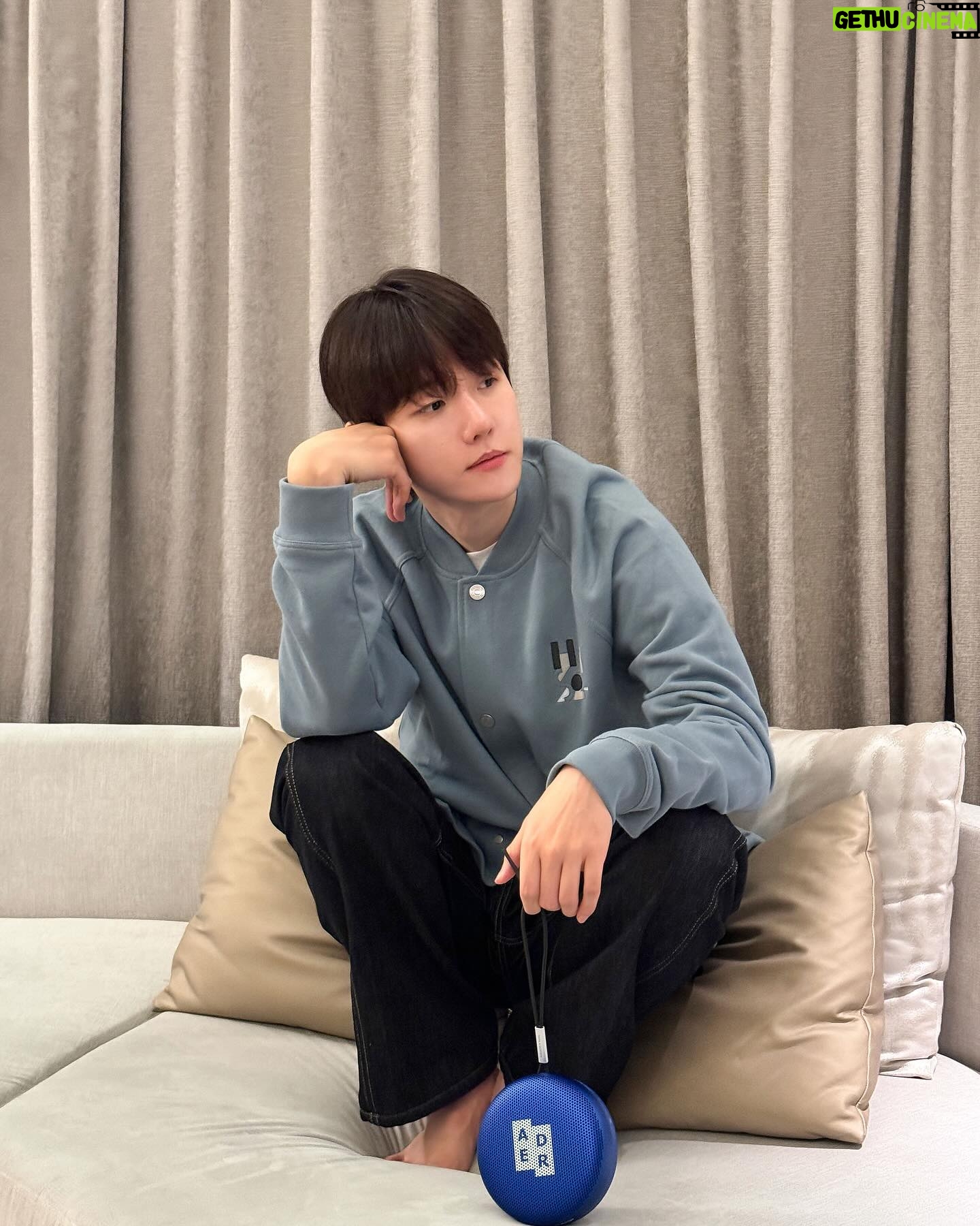Baekhyun - 0.9 Million Likes - #광고 🤩 #BeosoundA1
#BangOlufsen #ADERERROR #뱅앤올룹슨