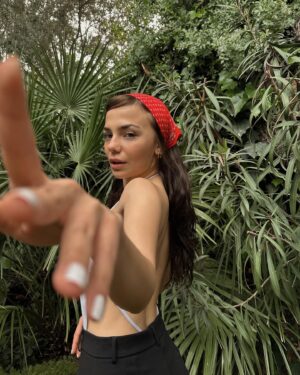 Bahar Şahin Instagram - Yaz ne zaman gelirsin bilmiyorum ama elini çabuk tut