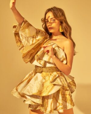 Bahar Şahin Instagram - Beni peri kızı yaptılar 💫
Moodboard Mags @moodboardmags
Fotoğraf : Sinem Yazıcı @sinemy
Styling : Simge Yücepur Kaya @simgeyucepurkaya
Makyaj : Rufiye Kalmaz @rufiyekalmaz1 
Saç : Sercan Gülsoy @sercangulsoy 
Fotoğraf Asistanı : Tezcan Ataroğlu @tezcanataroglu
Styling Asistanları : Azize Varlık @azizevarlik Fatma Erdoğan @fatmayigiterdogan 
Röportaj : Akın Özışık @akinozisik 
Stüdyo : Motto11 Production @motto11production