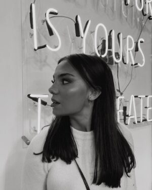 Bahar Şahin Instagram - The world "is yours" 🌏