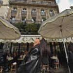 Bahar Şahin Instagram - Parisin kedileriyle hasbihâl bir başka oluyor 🪽
