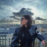 Bahar Şahin Instagram - Parisin kedileriyle hasbihâl bir başka oluyor 🪽