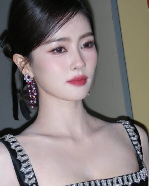Bai Lu Instagram - 🩶