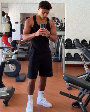 Bailey May Instagram - I’ve missed my happy place 💪