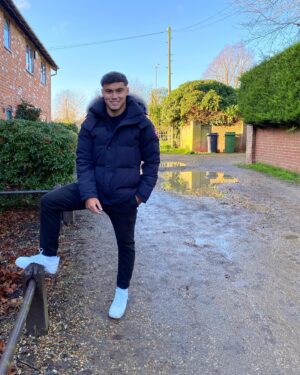 Bailey May Instagram - Happy with the weather today 😋