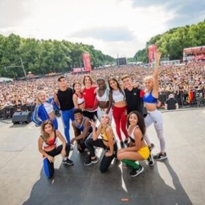 Bailey May Instagram - Living the dream with these guys @nowunited 
So many great moments and memories over the past 3 years. ❤️#nowunitedhowfarwevecome