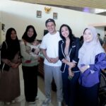 Baim Wong Instagram - Malam terakhir saya berdiskusi santai dengan Pak Gubernur @zulkieflimansyah dan Ibu @nikenzulkieflimansyah . NTB tambah majuu semenjak di dipimpin Pak Zul 💙💪