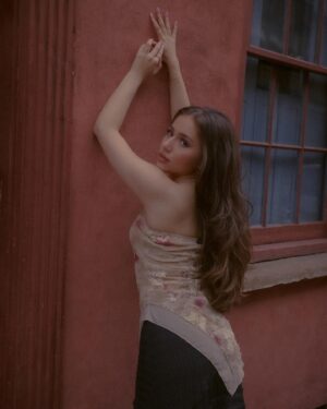 Bana Shirwan Instagram - Poetry, Dreams, Desires, everything leads me back to you.