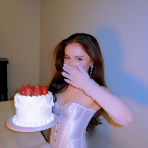 Bana Shirwan Instagram - "Make a wish" 🎂🍓✨