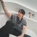 Bang Chan Instagram – Peekaboo @fendi
#ad #fendi #FendiPeekaboo