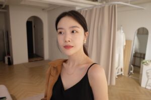 Bang Min-ah Instagram - 🤍🌹🎂🥰