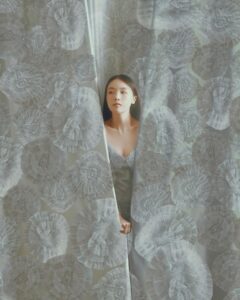 Bang Min-ah Instagram - 오랜친구와 함께 작업할수있어 감사하다🪐
