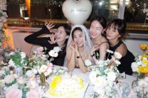 Bang Min-ah Instagram - 🤍🌹🎂🥰