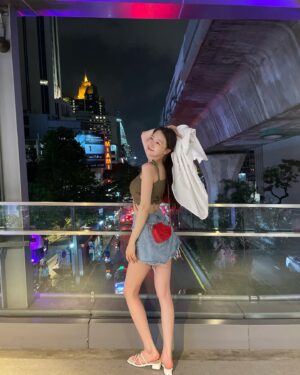 Bang Min-ah Instagram - 모녀셋 여행이었더랬다 🌹