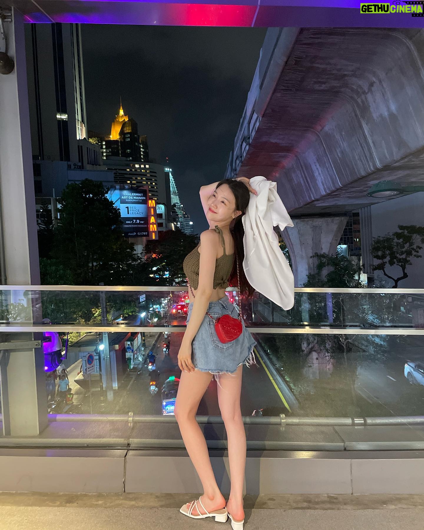 Bang Min-ah - 47.4K Likes - 모녀셋 여행이었더랬다 🌹