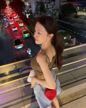 Bang Min-ah Instagram - 모녀셋 여행이었더랬다 🌹