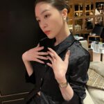 Bang Min-ah Instagram – 내일 화사한그녀 개봉합니다🌹
@umaizing 언니랑 OST를 함께 하다니
믿을수없다🪐