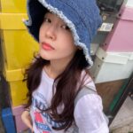 Bang Min-ah Instagram - ⠀ 더우면 다 포기하게 돼 겨울에 다시 가야지🤖