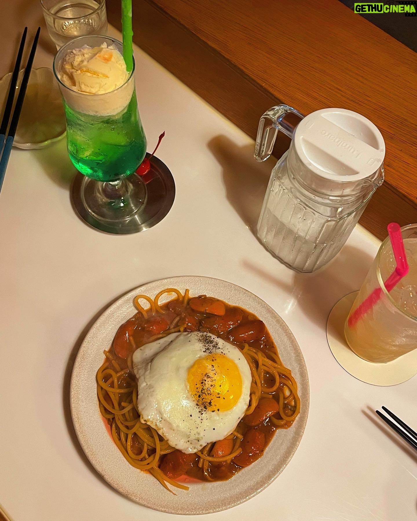 Bang Min-ah Instagram - 난 이거면 충분해🤎 (요즘이치란왤케맛있지)