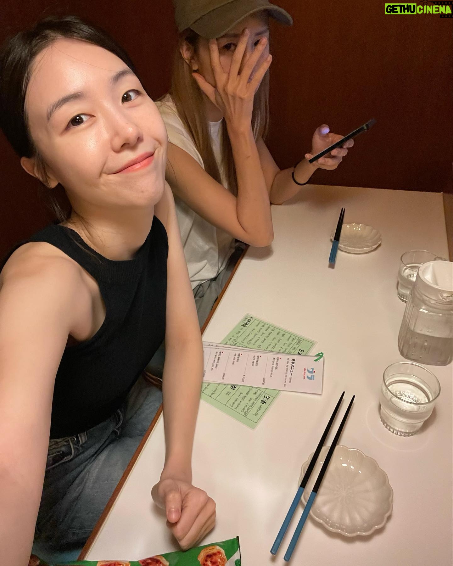 Bang Min-ah Instagram - 난 이거면 충분해🤎 (요즘이치란왤케맛있지)