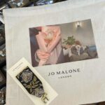 Bang Min-ah Instagram - ⠀ 앤틱하고 빈티지한 컨셉으로 돌아온 @jomalonelondon 🕰 내 취향은 passiflora 이였고 peony 와 레이어드하면 그 향기는 내 세상안엔 분명히 아름다운곳이 있다는걸 증명해주고 나를 그곳으로 데려다준다🌿 ⠀