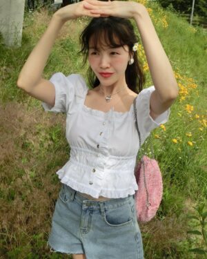 Bang Min-ah Instagram - ⠀
🍦🍦🍦
아이스크림 시급한 요즘...