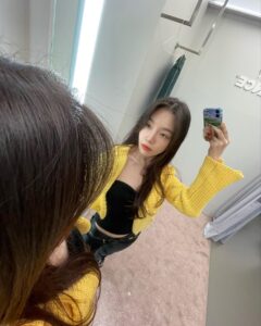 Bang Min-ah Instagram - 추워도 노랭이⭐️ 오늘도 영화보러와주신 모든 분들 감사합니다 좋은밤 보내세요💋✨🪐