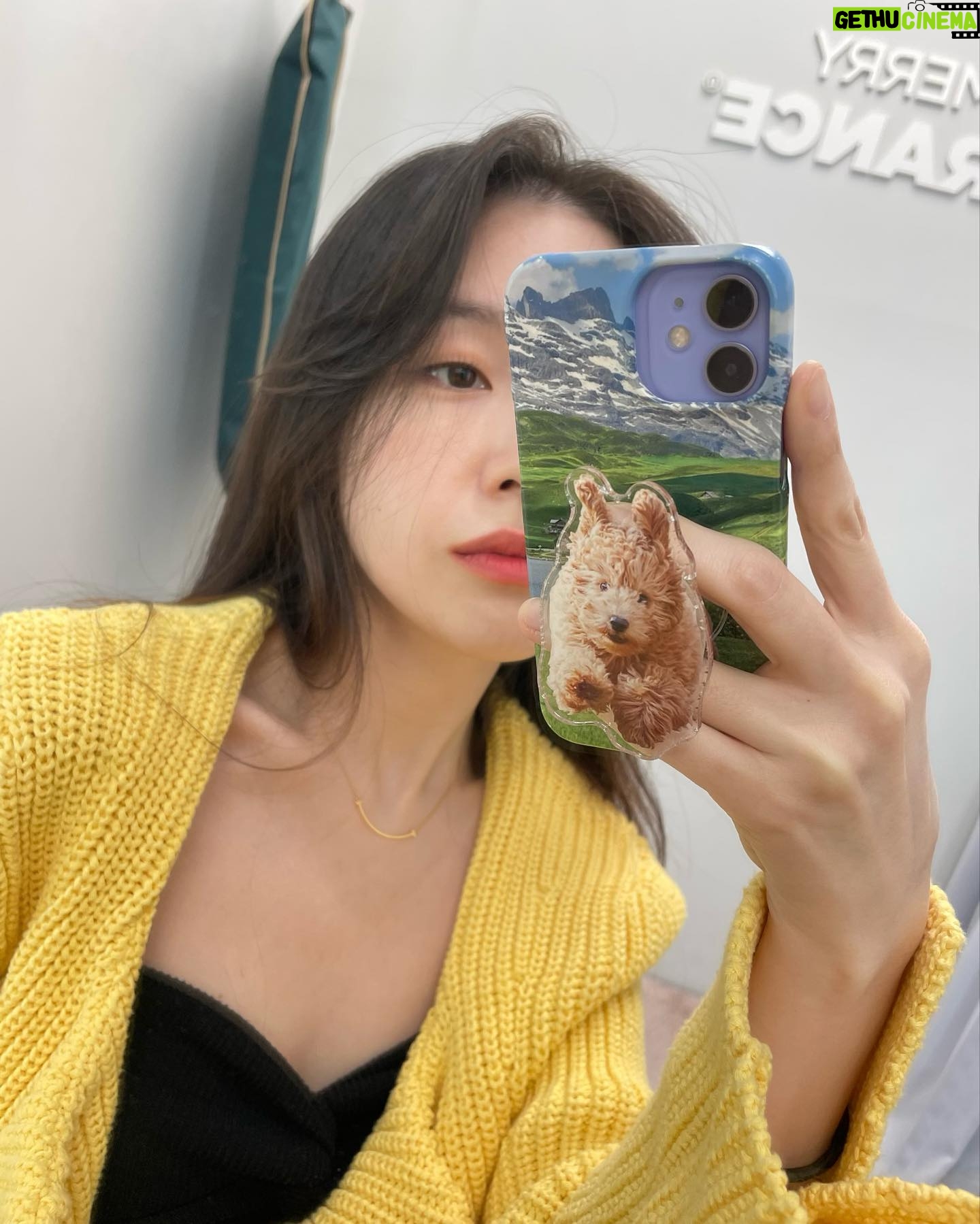 Bang Min-ah Instagram - 추워도 노랭이⭐️ 오늘도 영화보러와주신 모든 분들 감사합니다 좋은밤 보내세요💋✨🪐