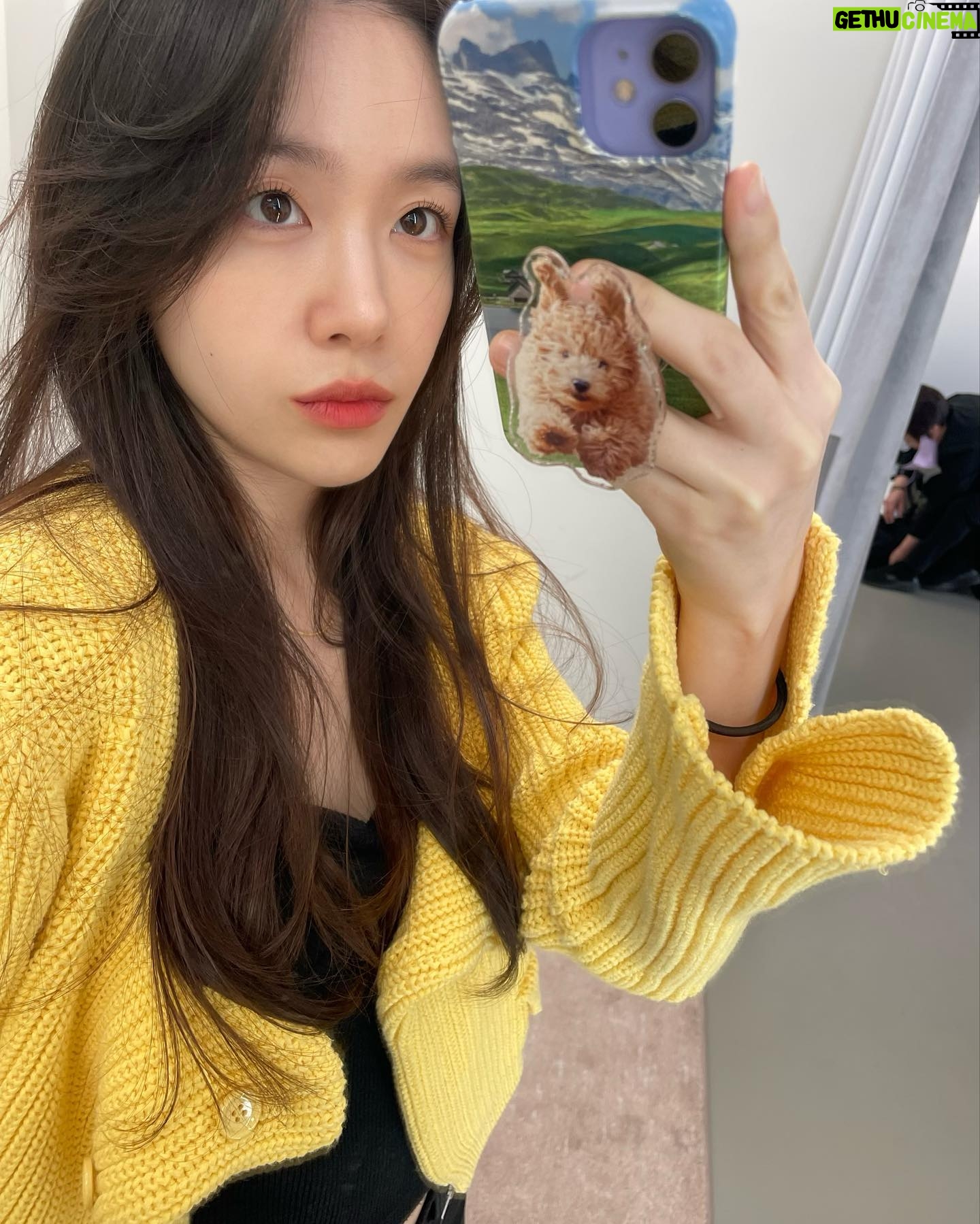 Bang Min-ah Instagram - 추워도 노랭이⭐️ 오늘도 영화보러와주신 모든 분들 감사합니다 좋은밤 보내세요💋✨🪐