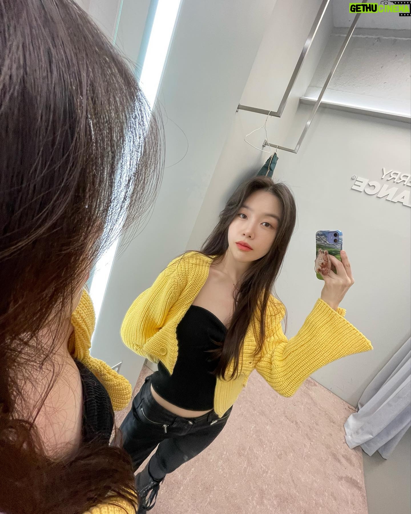 Bang Min-ah Instagram - 추워도 노랭이⭐️ 오늘도 영화보러와주신 모든 분들 감사합니다 좋은밤 보내세요💋✨🪐