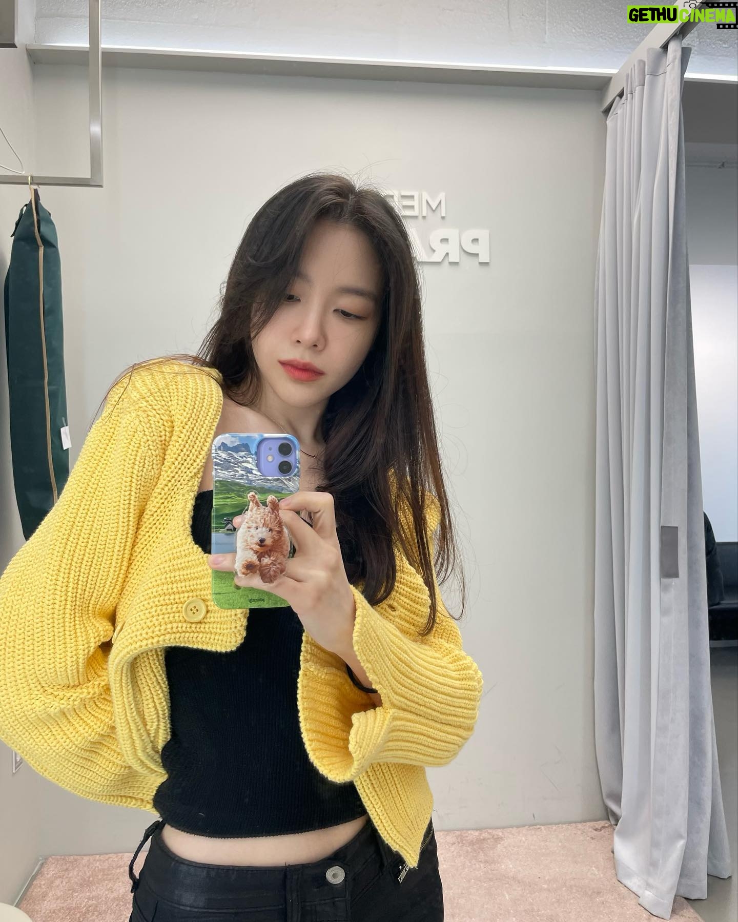 Bang Min-ah Instagram - 추워도 노랭이⭐️ 오늘도 영화보러와주신 모든 분들 감사합니다 좋은밤 보내세요💋✨🪐