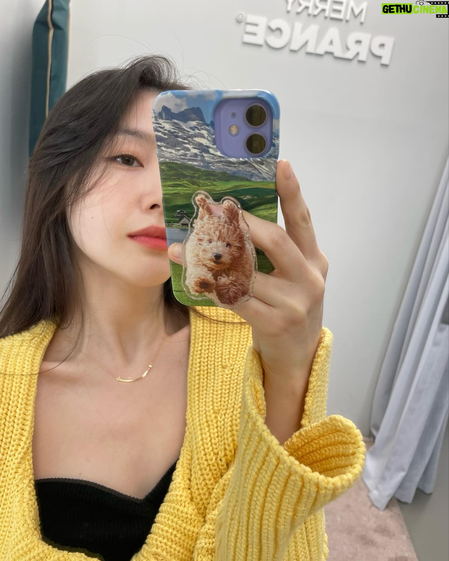 Bang Min-ah Instagram - 추워도 노랭이⭐️ 오늘도 영화보러와주신 모든 분들 감사합니다 좋은밤 보내세요💋✨🪐