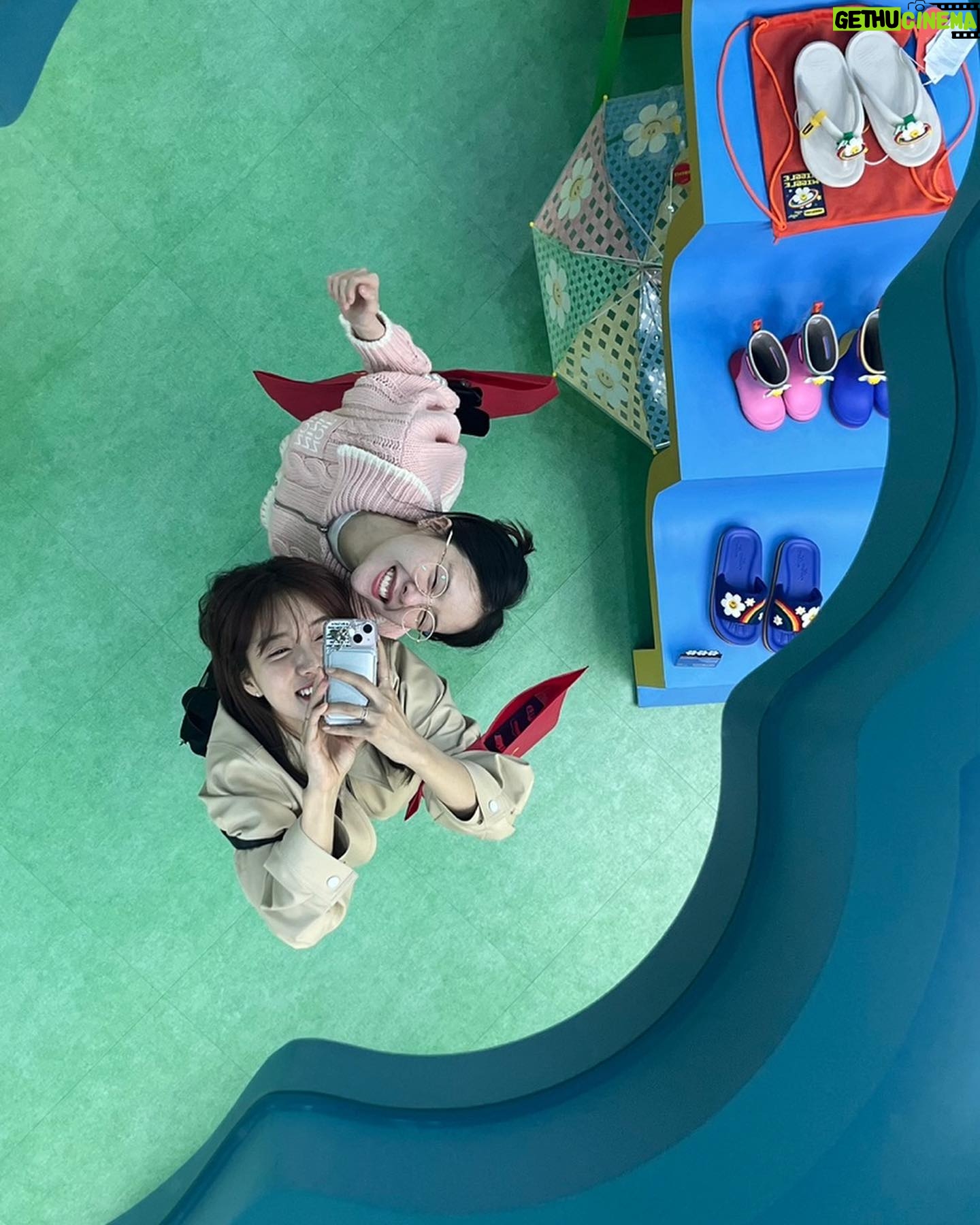 Bang Min-ah Instagram - 윤서가 선물도주고 🎁 윤서가 머리도 묶어주고 🧸 윤서랑 노래도 해따 🎊 행복해따 그치 키키키