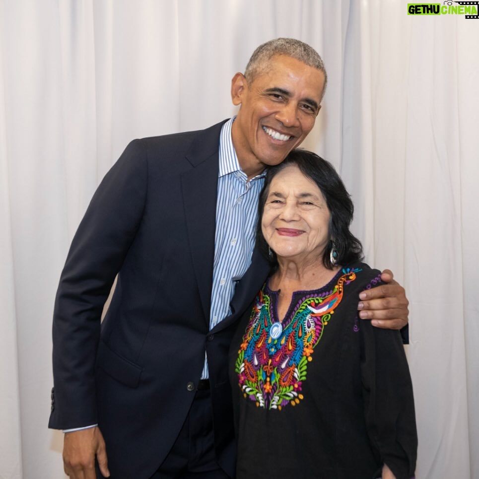 Barack Obama Instagram - Happy 94th birthday, Dolores! When I was a young organizer, reading about @DoloresHuerta’s life and work showed me what was possible. As one of America’s great labor and civil rights icons, Dolores has devoted her entire life to advocating for marginalized communities. She knows the power of community organizing, and through the Dolores Huerta Foundation, she continues to train and mentor new activists and organizers. She also came up with a pretty good slogan, “Si, se puede.” Yes, we can.