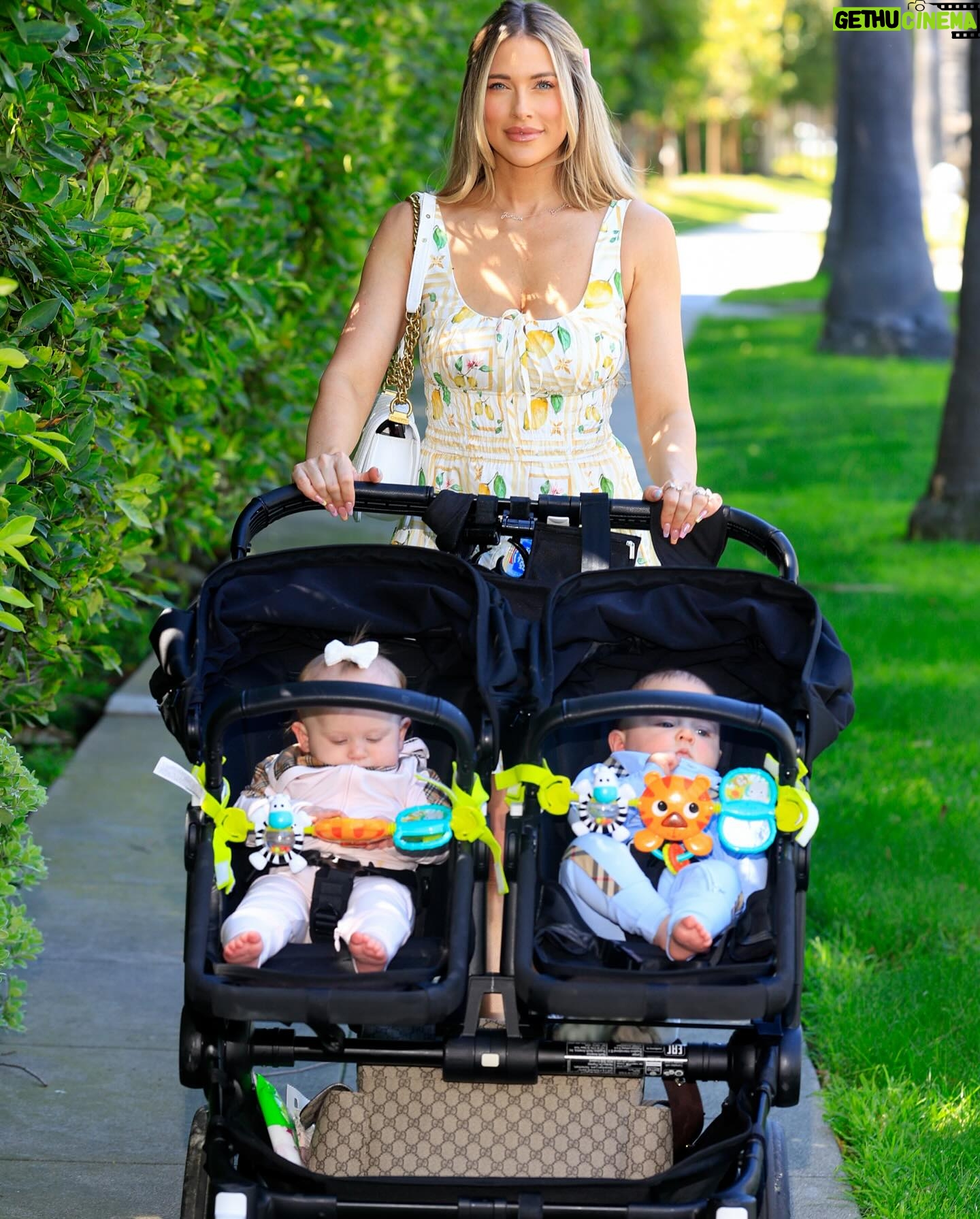 Barbie Blank Instagram - Strollin around town with mah besties 🩷💙