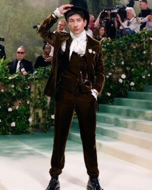 Barry Keoghan Instagram - T’was OnLy a Madder of TIme
🎩 🕰️