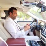 Bassem Yakhour Instagram – احياناً مسج صغيرة أو كلمة لطيفة  أو تعليق جميل من شخص محب  بتجعل يومك بالكامل سعيد كل الحب لكم أصدقائي الرائعين 🤍🌷🌷🌷#دراما #سوريا #باسم_ياخور  #ضيعة_ضايعة #ابو_نبال_شيخ_الوادي