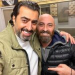Bassem Yakhour Instagram – مع صديقي شادي الصفدي في إستوديو فرقة سفر. واستمتعت بسماع اغاني الألبوم الجديد للفرقة. بالتوفيق للفرقة الجميلة ولشادي المجتهد والرائع 🤍👏🏻 @shadi_safadi @safarmusicband #باسم_ياخور #syria #syrians #