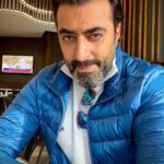 Bassem Yakhour Instagram – كل عام وانتوا بألف خير يارب سنة جديدة ما بنعرف اكيد شو مخبية لكل حدا فينا بس بيضل التفائل برغم كل شي اساس للقدرة على الاستمرار  مع انو كتار فقدوا حتى القدرة على التفائل .  بتمنى من قلبي الأفضل لكم جميعاً وبتمنى تتحسن ظروف الجميع وبالأخص أهل بلدنا اللي بيستحقوا حياة أفضل وأجمل من كل الصعب وكل الألم اللي مر خلال السنوات الماضية  وسنة خير يارب عالجميع 🙏🏻🤍 #باسم_ياخور  #2023 #happynewyear  #bassem_yakhour