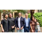 Bassem Yakhour Instagram - إكتمل ثلاثي "قلب أسود" 🖤 كتابة جيهان علي جان وسيناريو وحوار أسطفان خطّار وإخراج دافيد أوريان وإنتاج شركة Online Production لصاحبها زياد الشويري. ادعولنا بالتوفيق 🙏🏻