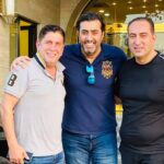 Bassem Yakhour Instagram – طلعت معي هالصورة اللي جمعتني بمحمد قنوع الله يرحمه في أربيل من سنتين ، الوقت بيركض وبنودع احباب وبنفقد جزء غالي من ذكرياتنا ولحظاتنا للأسف هالسنة ودعت فيها أشخاص غاليين عقلبي كتير  وهالسنة رح نفتقد وجود محمد بضحكته و مزحه وحكياته  بكل لحظة عم نصور فيها مشهد من مشاهد العربجي الله يرحمك يامحمد تركت فينا فراغ وحزن كبير .