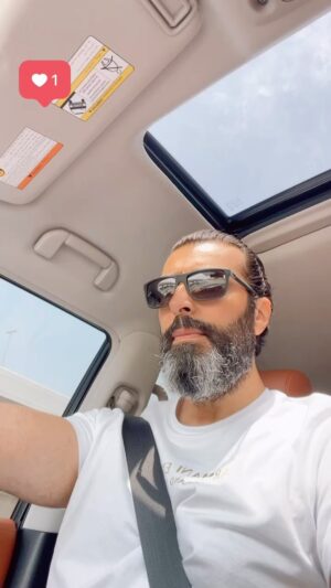 Bassem Yakhour Instagram - اتعلمت بلش يومي بإبتسامة بضحكة ،حتى لو كنت حاسس اني مو قدران …احيانا يومي كان يتغير للأفضل ، واحيانا لا بس الضحكة تريحني 😂😂