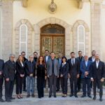 Bassem Yakhour Instagram - تشرفت ومجموعة من الزملاء من نجوم الدرما السورية بلقاء السيد الرئيس بشار الأسد في دمشق وكان الحوار البناء النابع من القلب إلى القلب بهدف الارتقاء بالدراما السورية بشقيها الفني والإنتاجي وتجاوز الصعاب وما خلفته الحرب والحصار على سورية على صناعة الدراما