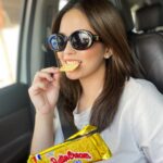 Bea Binene Instagram - always a passenger princess 🤭 and my fave snack anywhere, everywhere? Buttercream Original! 😋 @croleyfoods.ph #KasamaAngSunflowerCrackers @SharingSunflowerCrackers