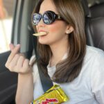 Bea Binene Instagram - always a passenger princess 🤭 and my fave snack anywhere, everywhere? Buttercream Original! 😋 @croleyfoods.ph #KasamaAngSunflowerCrackers @SharingSunflowerCrackers