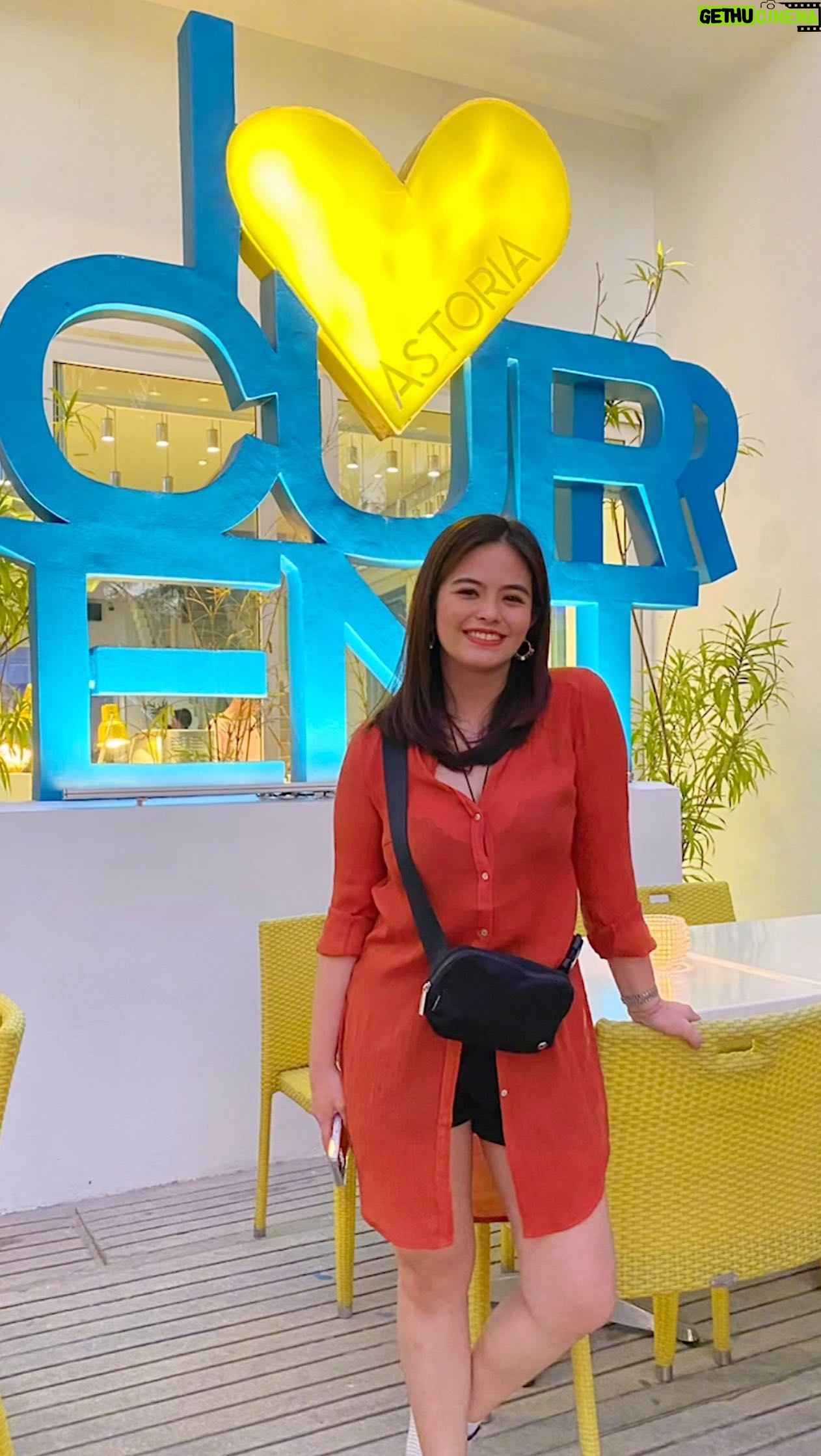 Bea Binene Instagram - First dinner in Boracay. Went around and tried the dinner buffet in Parasol at @astoriacurrent. Checked out their rooms too, and I must say, it's so vibrant and full of character! 💛💙 And... the sunset at the rooftop is just 🤩 @astoriahotelsandresorts #AstoriaBoracay #FollowTheCurrent #AstoriaCurrent #AlwaysAstoria