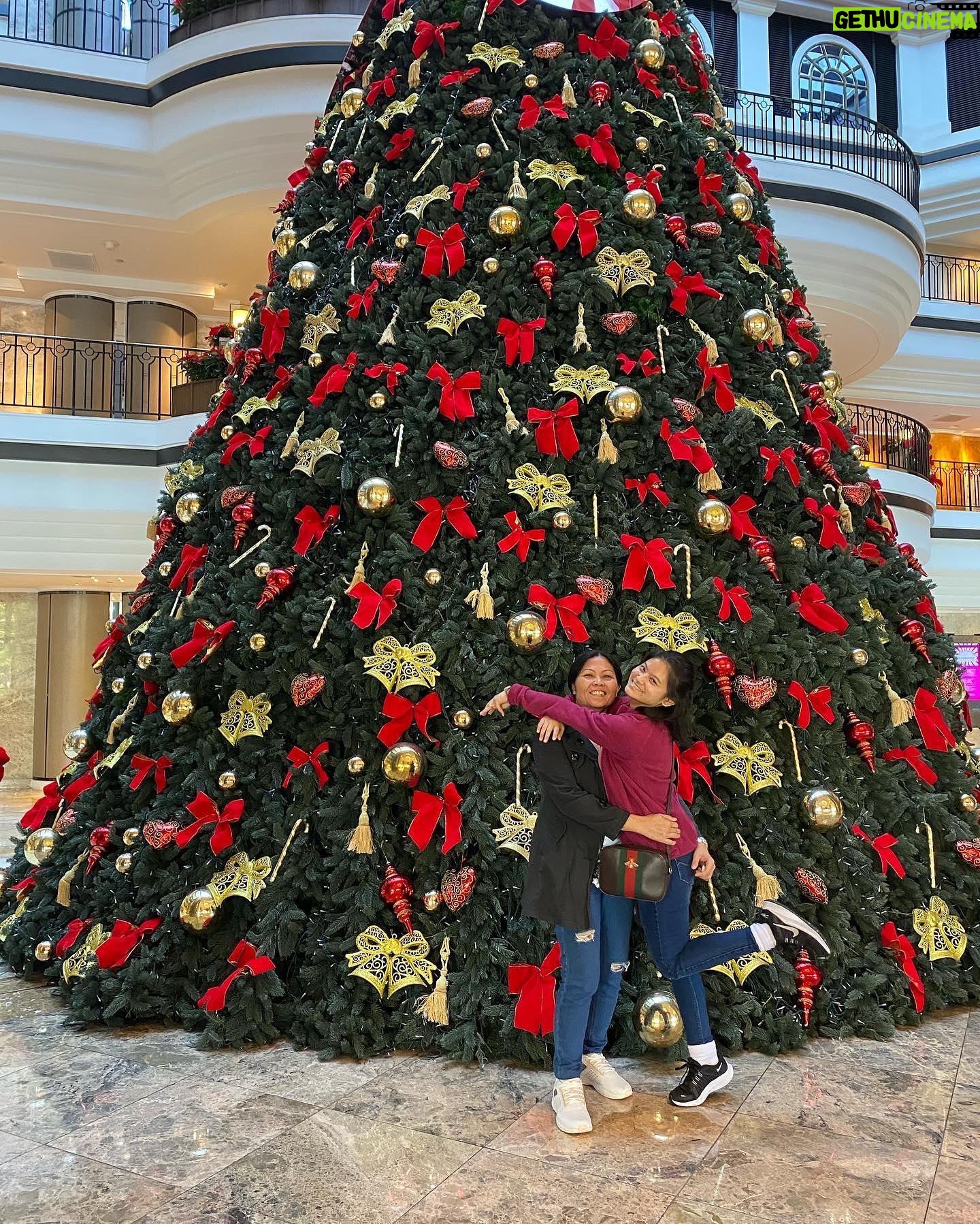 Bea Binene Instagram - May the true spirit of Christmas shine in your heart and light your path. May your heart be lifted in praise this Christmas for the wonderful gift of Jesus and the joy He brings to our lives. I hope the magic of this season fills every corner of your heart and home with joy, now and always. ✨ Merry Christmas from our little family to yours ❤️